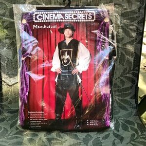 NWOT Mens Musketeer Halloween Costume! 🛡⚔️